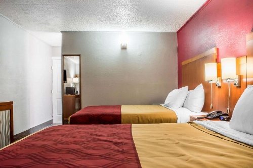 Econo Lodge Brockport image 10
