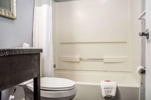 Econo Lodge Brockport image 11