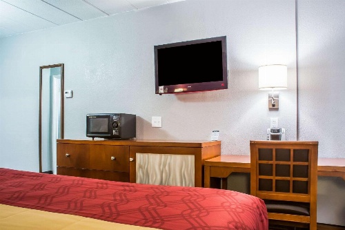 Econo Lodge Brockport image 2